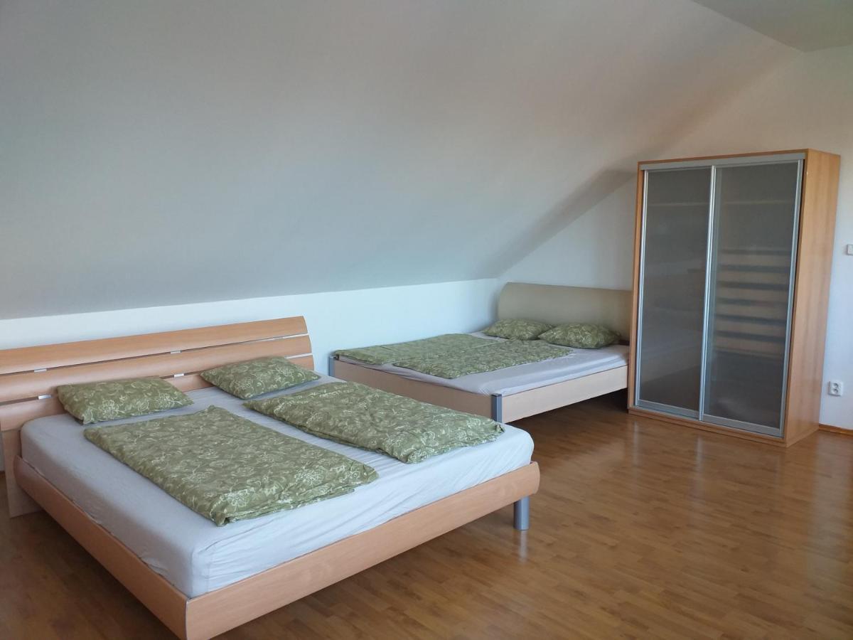 Villa Kysucka Сенец Екстериор снимка